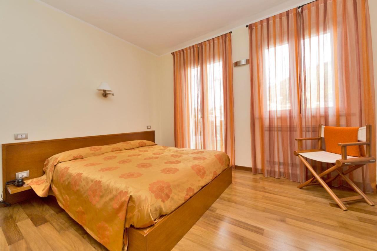 Oasi Hotel Levanto Szoba fotó